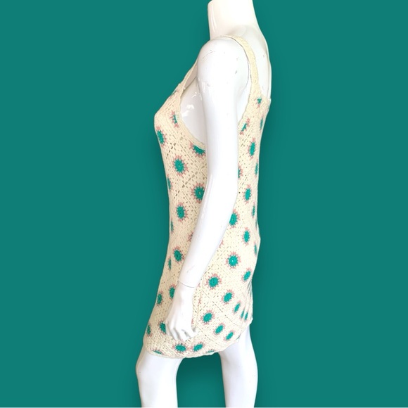 SINCERELY JULES CREAM WITH TEAL CROCHET ACCENTS MINI DRESS. WOMEN’S SIZE MEDIUM - Picture 4 of 8